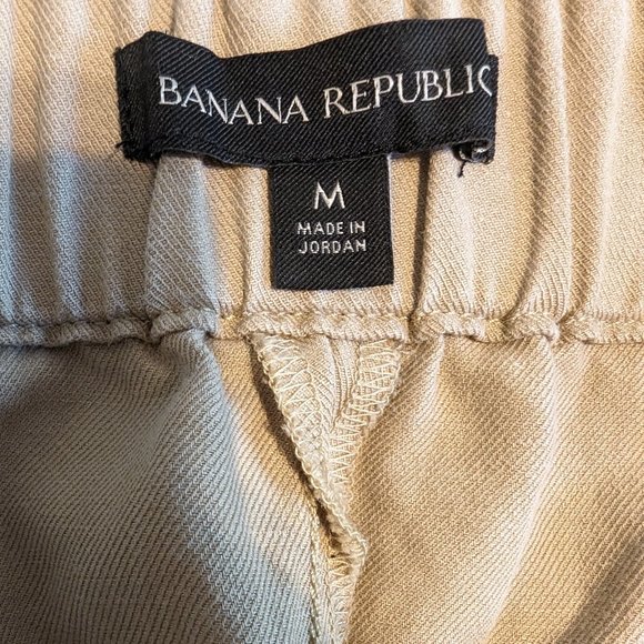 Banana Republic Linen Shorts - Picture 3 of 3